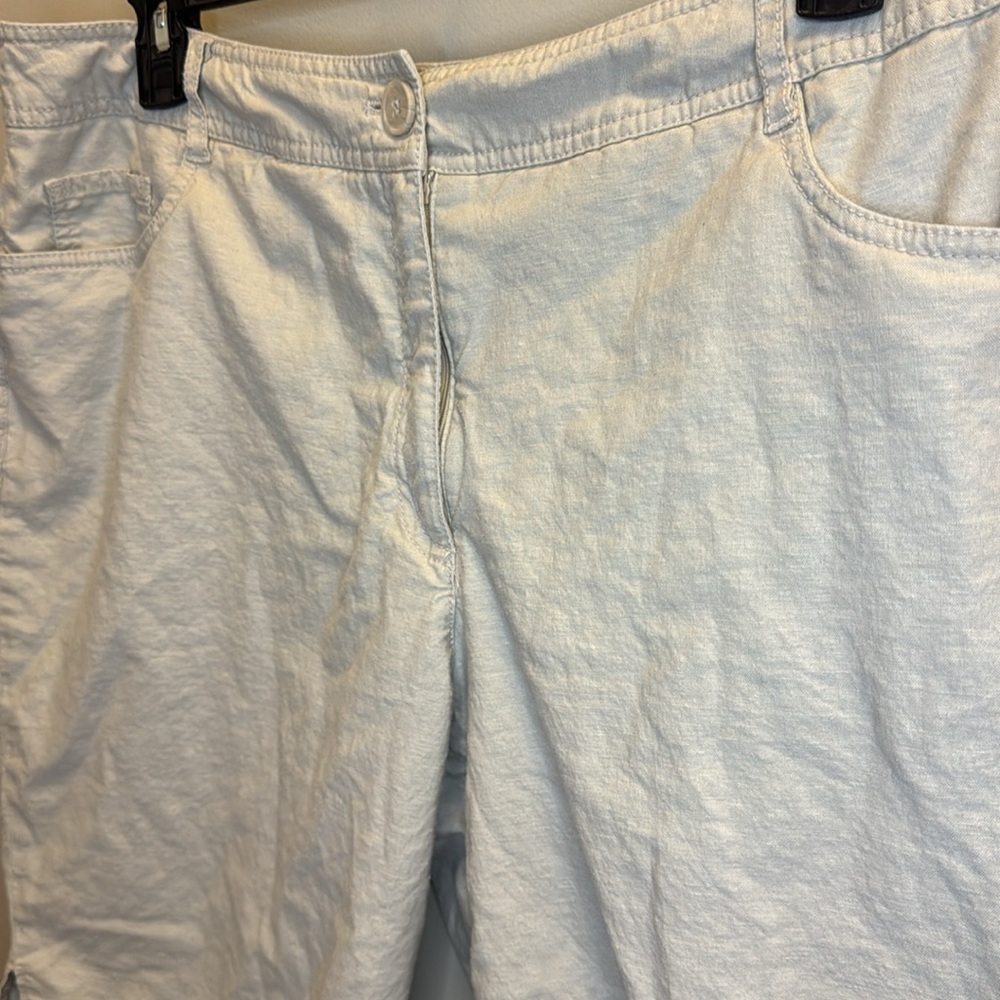 Women’s Khaki Shorts Size 18 - Picture 3 of 4